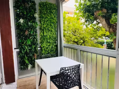 appartement rénové en rdc surélevé avec vue jardin+ cave proche des cures