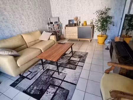 t3 rénové de 55 m² avec garage fermé et cave – châteauroux
