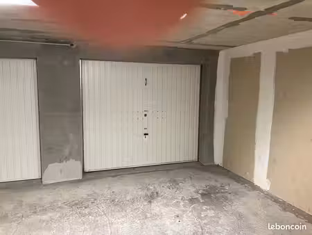 garage fermé en sous-sol