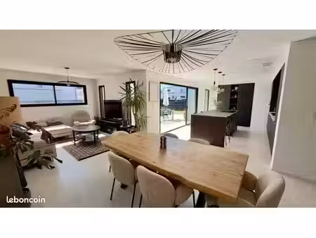 maison 6 pièces – 143 m²
