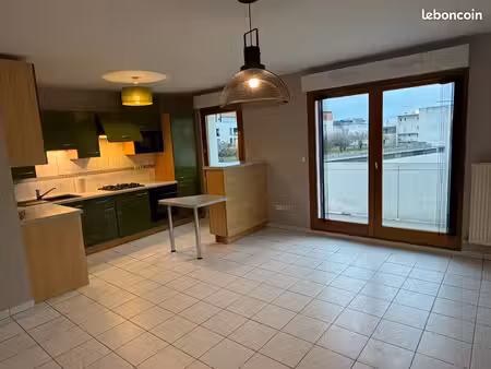 t3 57 m² avec terrasse et parking – saint-jacques-de-la-lande