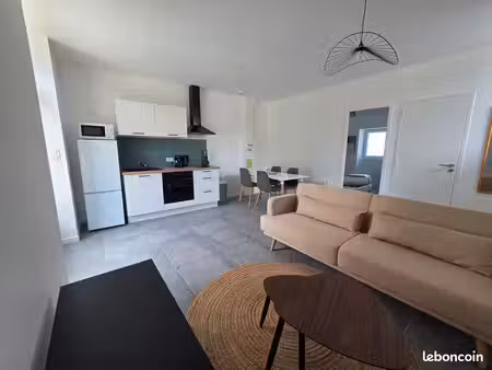 appartement t2 meublé avec terrasse et jardin refait à neuf fougères proche centre