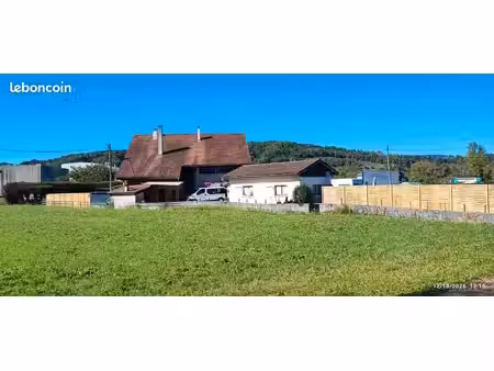 belle maison en pierre et bois