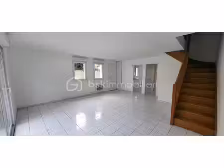 maison familiale avec 3 chambres  bureau et garage