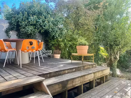 maison avec jardin   terrasses et dépendance à côté du métro (l9) !