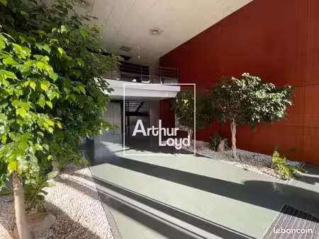 bureaux 151 m²