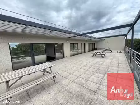 bureaux 734 m²