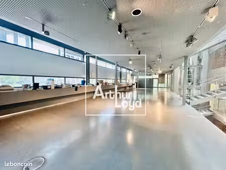 local commercial 1 034 m²