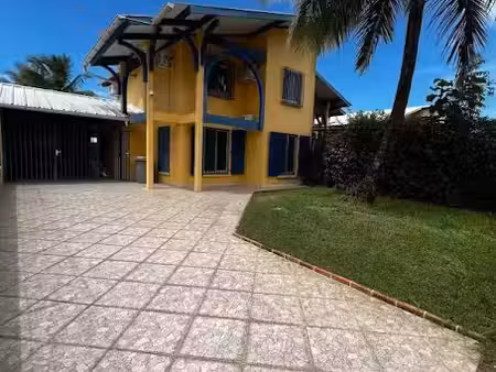 location maison 4 pièces 136 m² à kourou (97310)  1 995 €