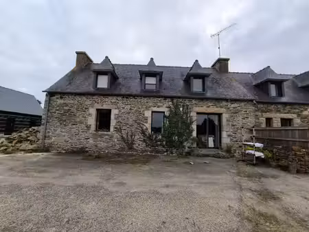 maison en pierre - proche des écoles  commodités et littoral