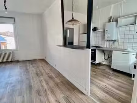 location appartement 3 pièces meublé à cholet (49300) : à louer 3 pièces meublé / 51m² cho