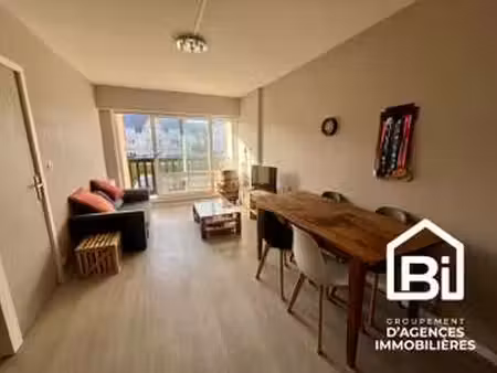 location appartement 2 pièces à courseulles-sur-mer (14470) : à louer 2 pièces / 37m² cour