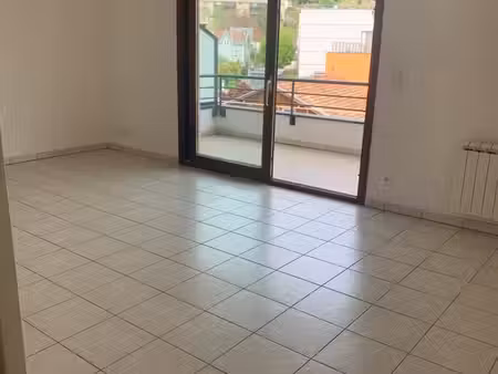3p + cuisine de 74 m² proche gare