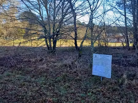 terrain viabilisé limite zone constructible dans un environnement calme sans route passant