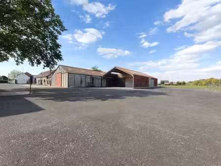 complexe de hangar a louer
