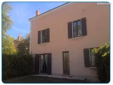 maison de caractère 93 m²  garage  cave et combles aménageables – renaison centre