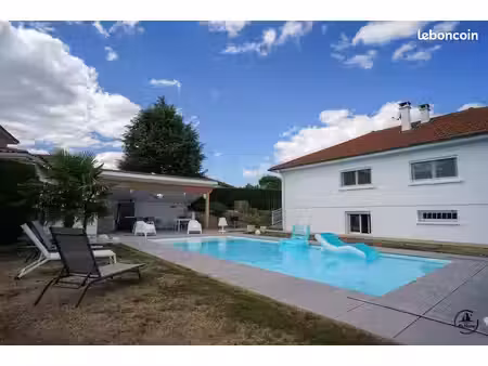 propriété 6 pièces 151 m²