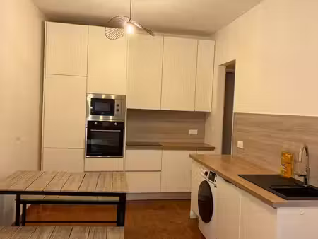 t3 meublé 61 m² avec balcon – centre-ville de saint-chamond