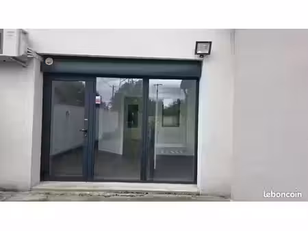 local toute activité avec parking devant