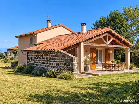maison avec beau terrain au cœur de cayres