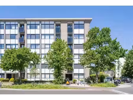 zeer ruim appartement met drie slaapkamers en twee badkamers