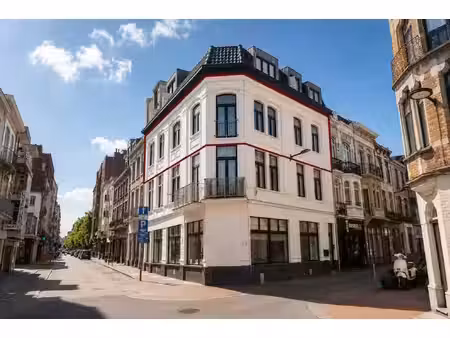 lichtrijk en instapklaar tweeslaapkamerappartement op toplocatie