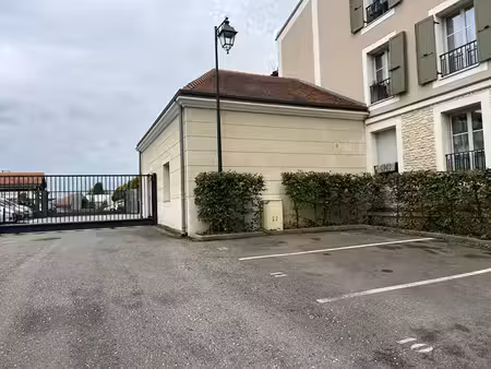 place de parking bièvres