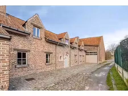 zeer ruime landelijke woning met atelier en garages