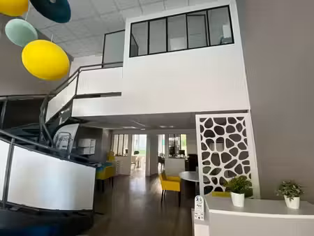 location commerce 115m²