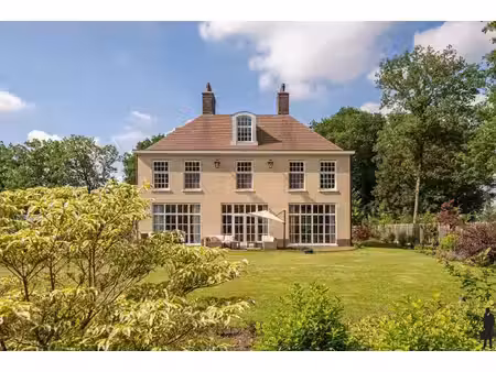 villa in engelse stijl op perceel van 1.989m²