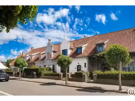 gerenoveerd huis in oud knokke  nabij winkels & groentenmarkt