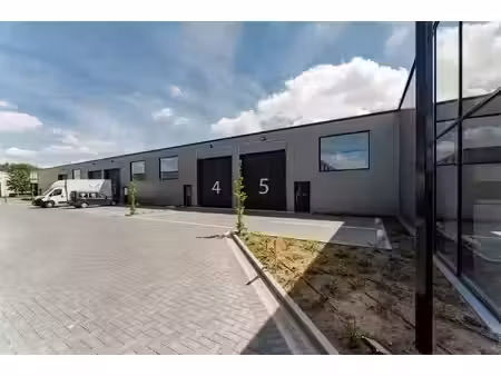 recente bedrijfsunit met kantoor en kantine