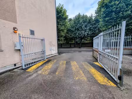 place de parking 76