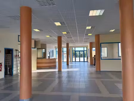 local commercial et bureaux en parfait etat