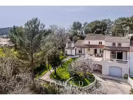 location meublée maison 4 pièces 137.3 m² à aix-en-provence (13090)  2 380 €