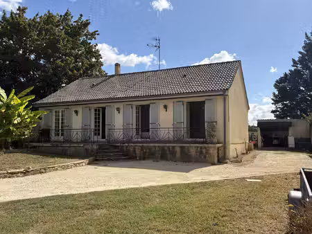 maison de plain-pied  terrain arboré au coeur du coux-et-biga