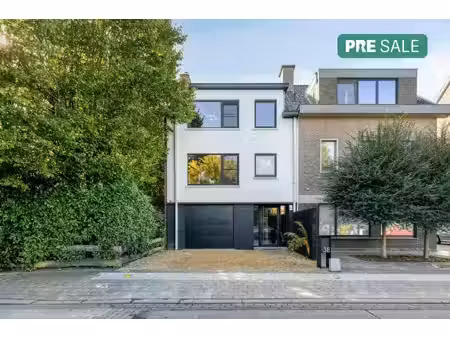 prachtig gerenoveerde woning met 3 slaapkamers en zonnige tuin!