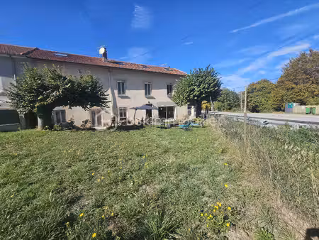 corps de ferme de 277 m² à vif