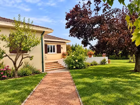 st germain nuelles proche l'arbresle villa 120 m2 4ch  terrasse  jardin  sauna