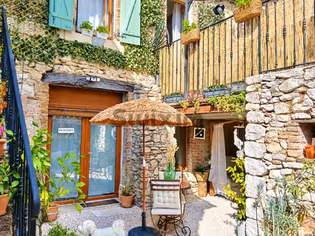 maison de village avec terrasse et jardin