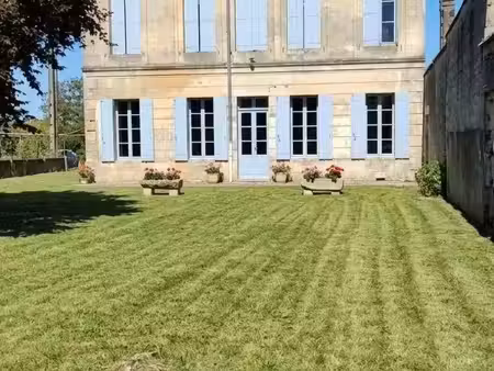 authentique girondine à rénover avec places de parking et terrain de 400m2