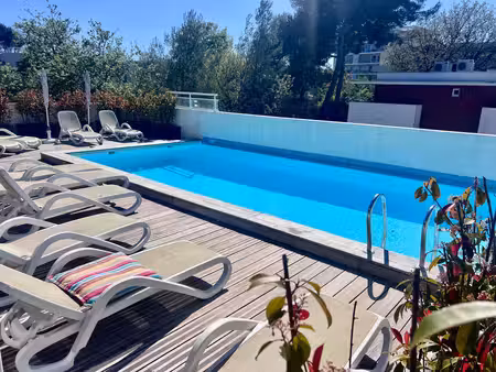 a vendre sur antibes 2 pièces avec terrasse de 12m2 et parking privatif