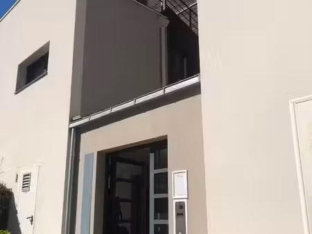 joli t2 de 49 m² en rez de jardin au calme