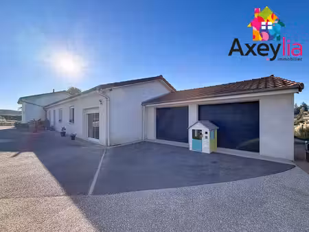 a vendre - belmont-de-la-loire -maison de 2014 de plain-pied avec 3 garages  véranda 