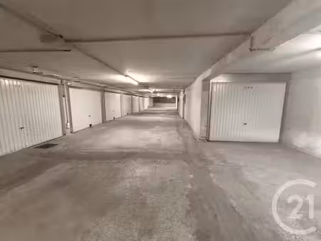 achat parking carnoles 06190