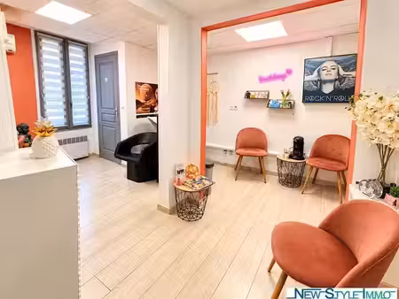 vente locaux professionnels 2 pièces 37 m² à six-fours-les-plages (83140)  490 €