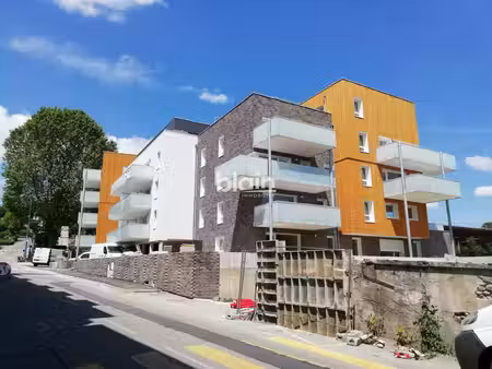 t2 balcon + garage rives centre