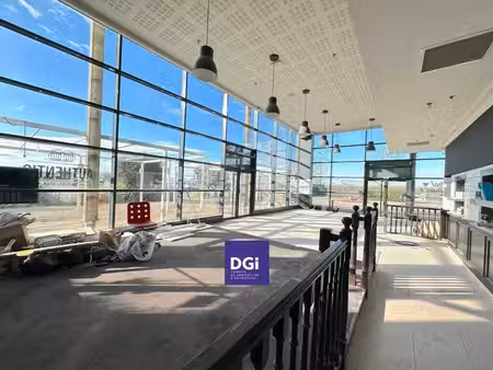 location commerce arles 13200 320m²