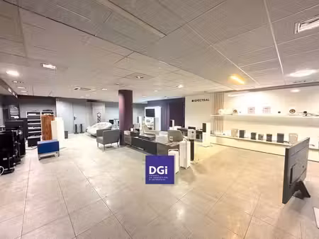 vente commerce nimes 30900 661m²