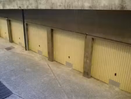 location parking 15 m² à marseille 8ème (13008)  125 €